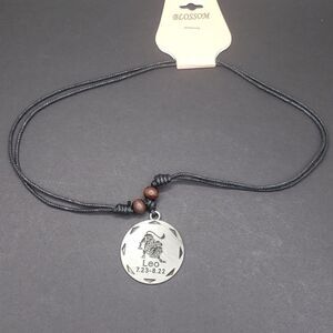 𝅺leo Zodiac sign necklace